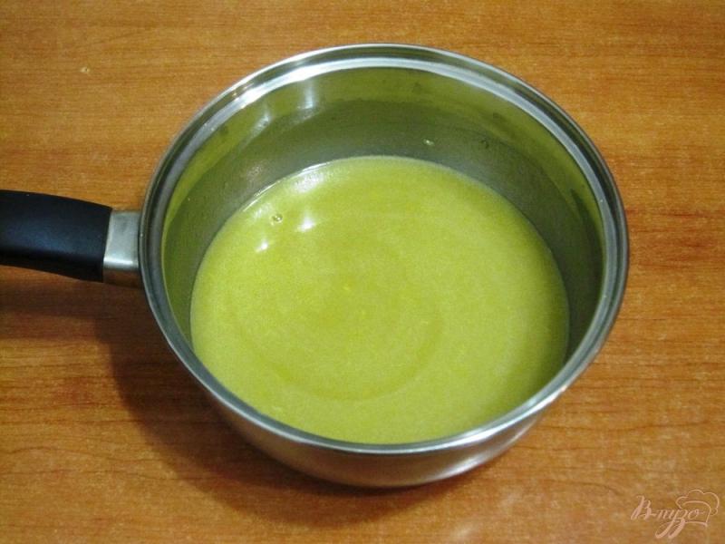 Фото приготовление рецепта: Медовый кекс с лимоном шаг №3