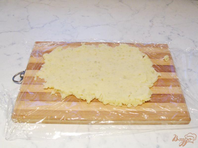 Фото приготовление рецепта: Картофельные роллы с огурцом и сельдью. шаг №6