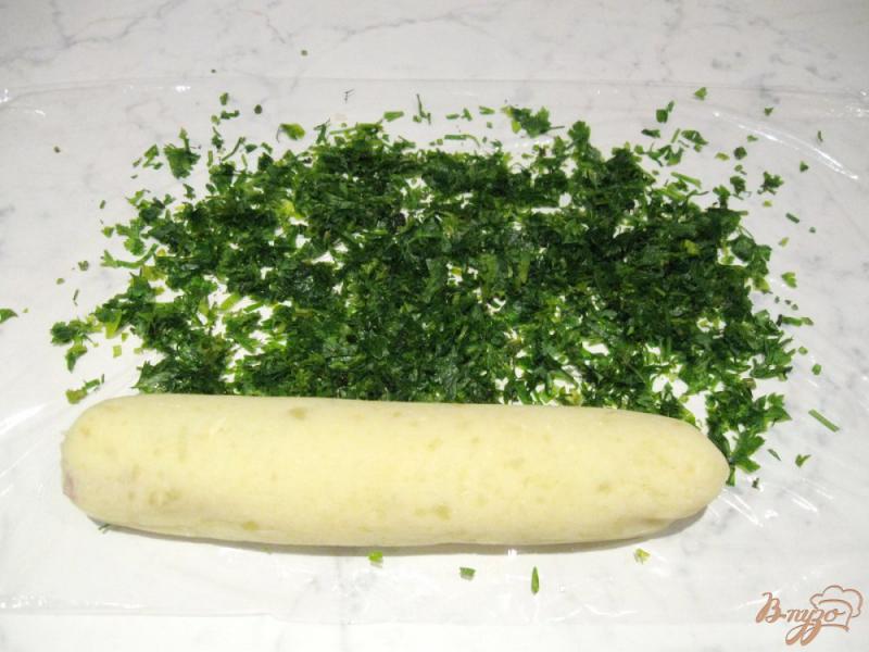 Фото приготовление рецепта: Картофельные роллы с огурцом и сельдью. шаг №10