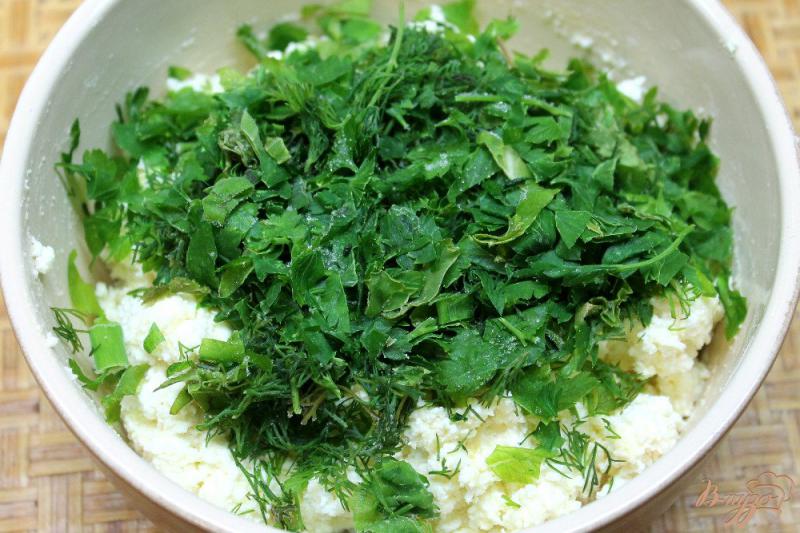 Фото приготовление рецепта: Сырники с зеленью и болгарским перцем шаг №3