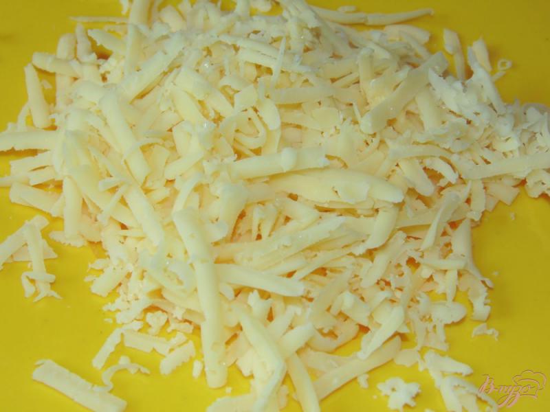 Фото приготовление рецепта: Салат из свеклы с яйцом и твердым сыром шаг №2