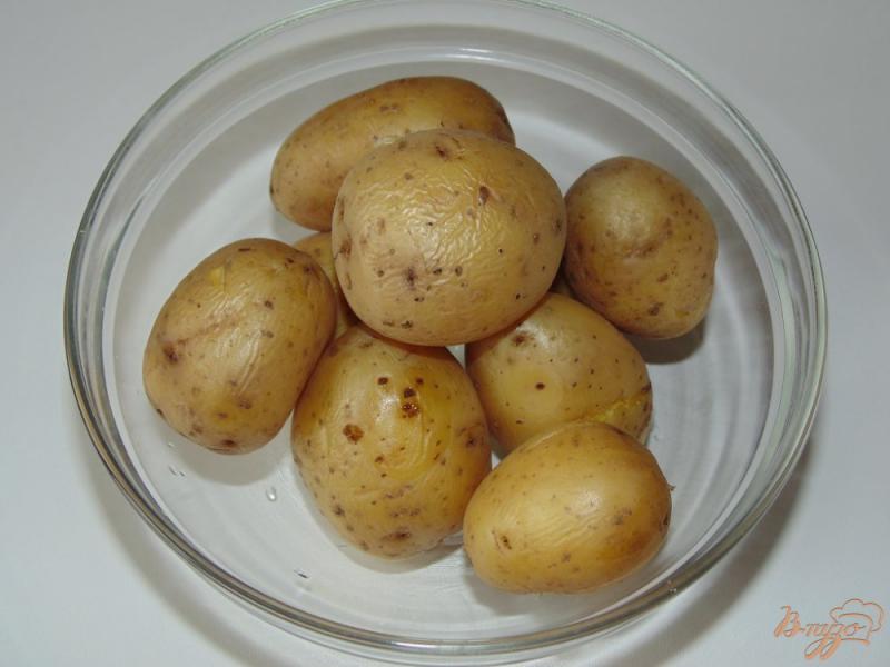 Фото приготовление рецепта: Картофель в мундире запеченный с сухими травами шаг №1