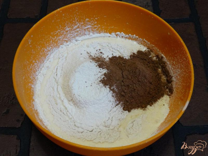 Фото приготовление рецепта: Чернично-манговый торт «Пончо» шаг №3