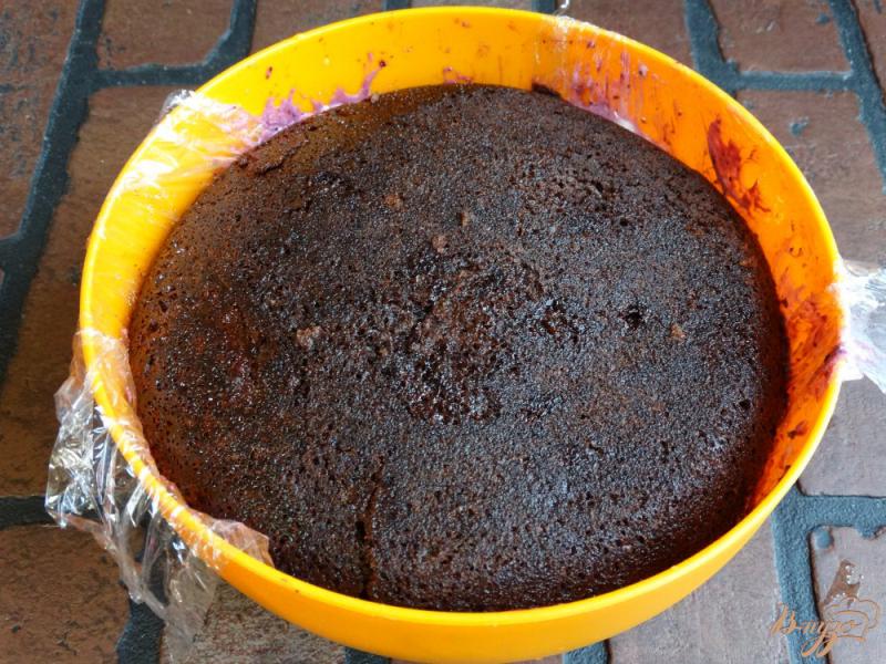 Фото приготовление рецепта: Чернично-манговый торт «Пончо» шаг №12