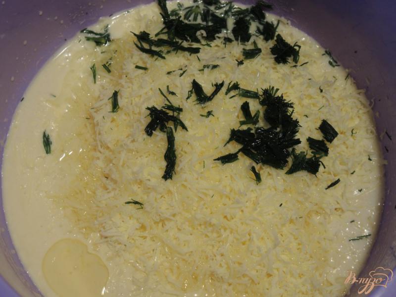 Фото приготовление рецепта: Сырные блины с зеленью шаг №4