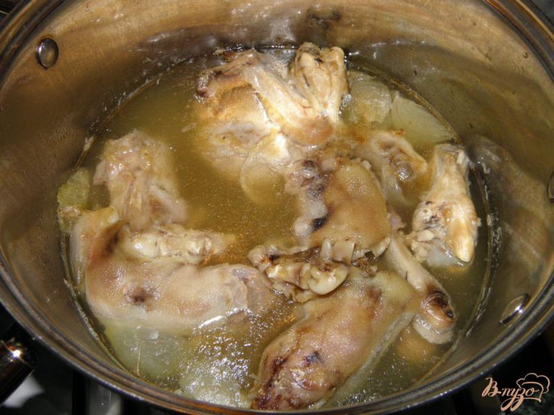 Фото приготовление рецепта: Холодец из куриных и свиных ножек шаг №3