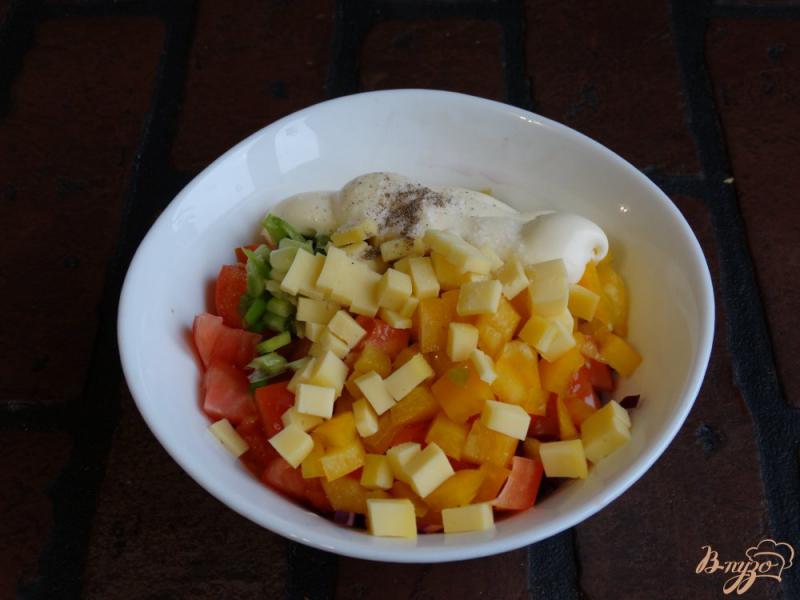 Фото приготовление рецепта: Салат с красной капустой и сыром шаг №5