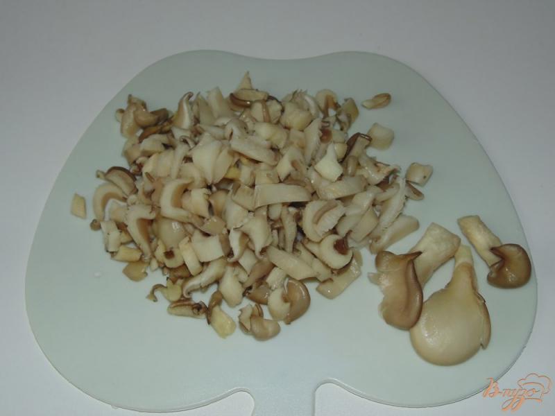 Фото приготовление рецепта: Блины с грибной начинкой шаг №4