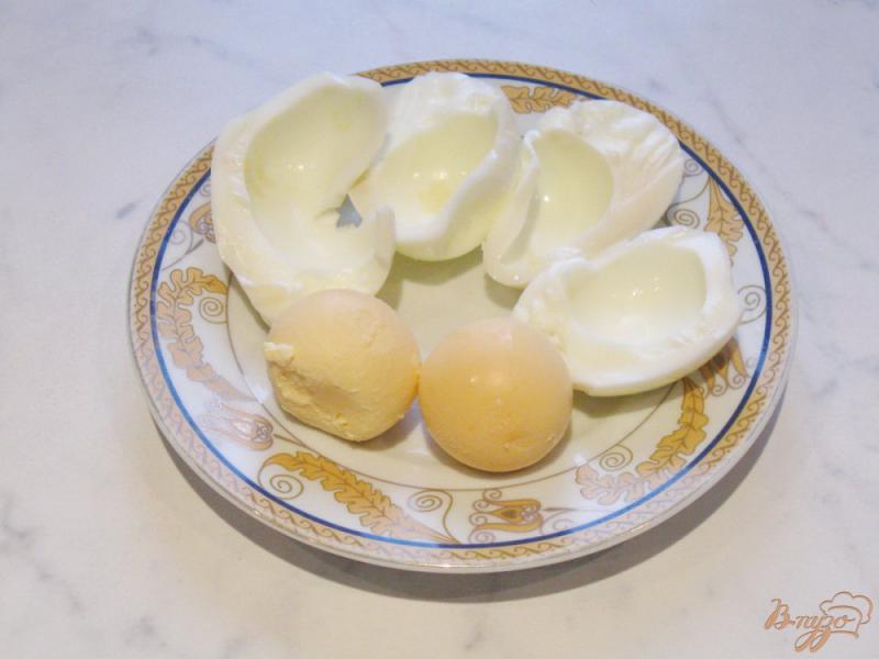 Фото приготовление рецепта: Закусочные бутерброды с  яйцами. шаг №3
