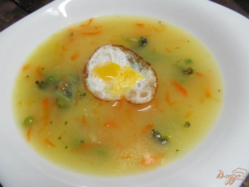 Фото приготовление рецепта: Суп на курином бульоне с натертым картофелем шаг №6