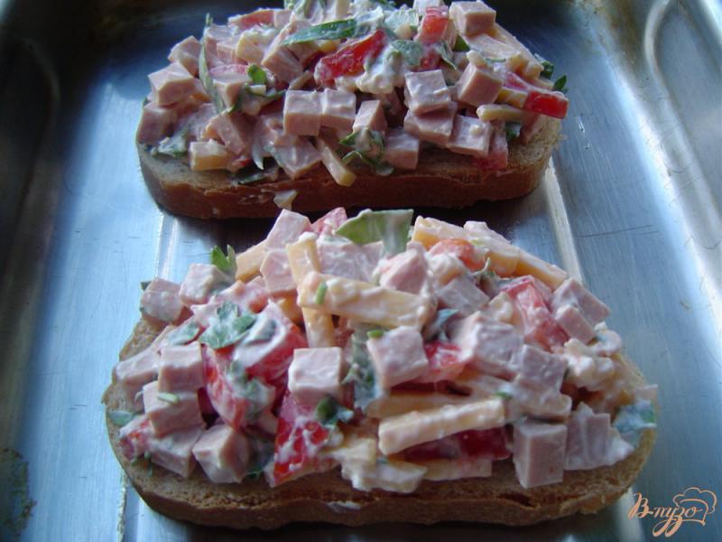 Фото приготовление рецепта: Горячие бутерброды к завтраку шаг №7
