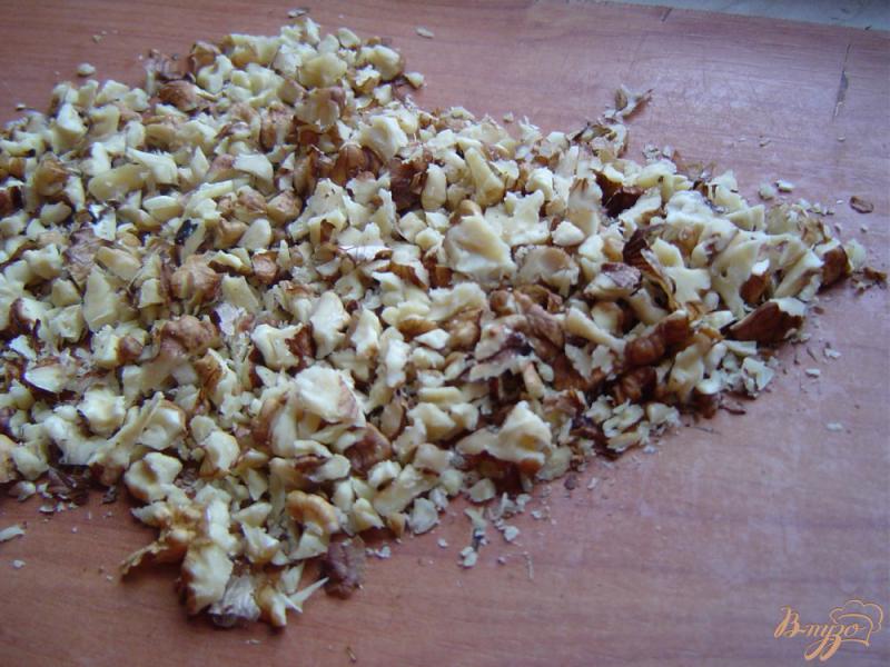 Фото приготовление рецепта: Пикантные груши с орехами шаг №2