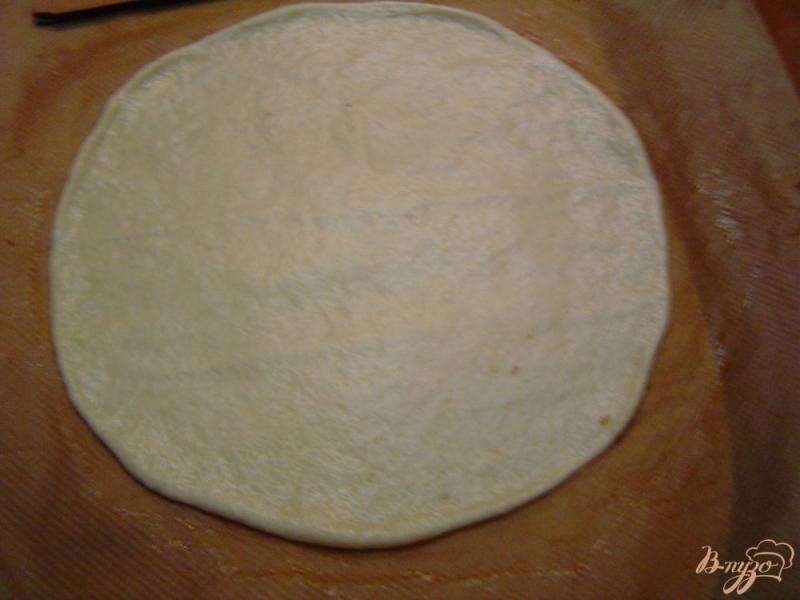 Фото приготовление рецепта: Пицца из теста на сливках шаг №3