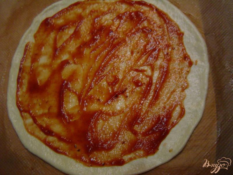 Фото приготовление рецепта: Пицца из теста на сливках шаг №4