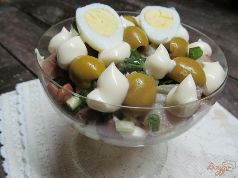 Фото приготовление рецепта: Салат из копченной скумбрии шаг №6