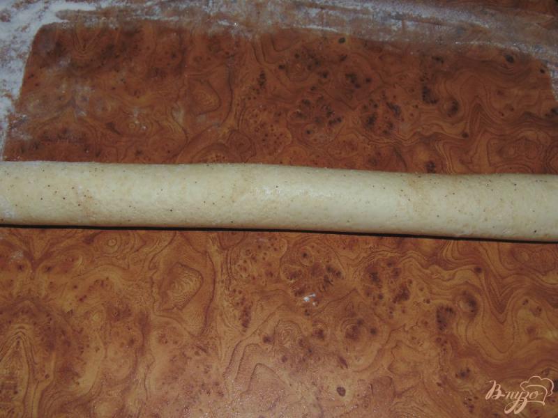 Фото приготовление рецепта: Печенье Улитка в сахаре с корицей шаг №4