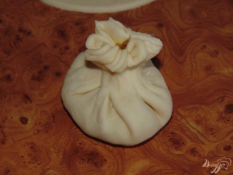 Фото приготовление рецепта: Слойки-мешочки с грибами и сыром шаг №9