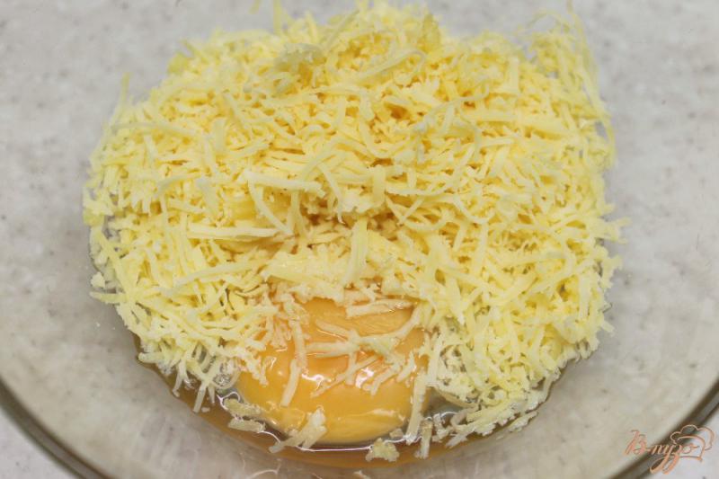 Фото приготовление рецепта: Минтай запеченый с картофелем и сыром шаг №5