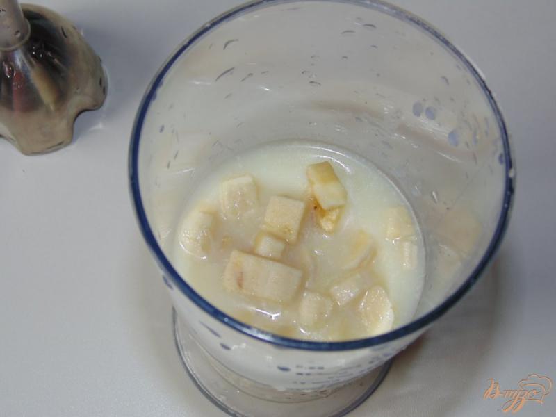 Фото приготовление рецепта: Смузи на молоке с бананом и овсяными хлопьями шаг №3