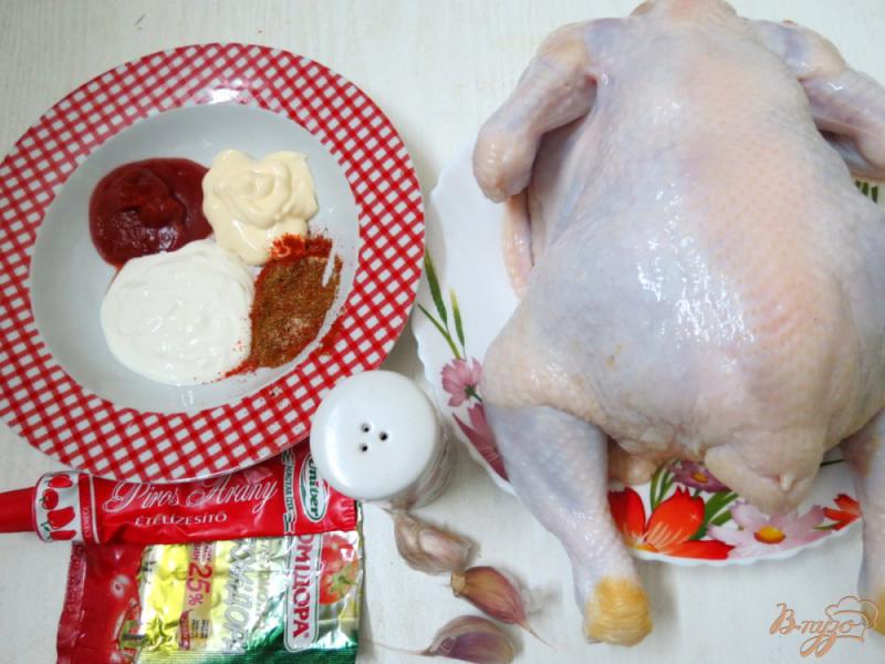 Фото приготовление рецепта: Курица на бутылке шаг №3