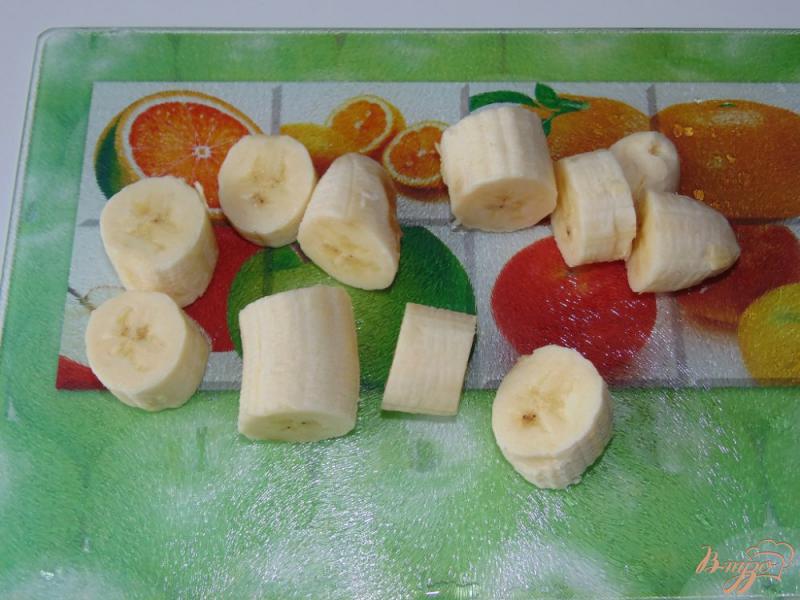 Фото приготовление рецепта: Банановый десерт со взбитыми сливками и шоколадом шаг №1