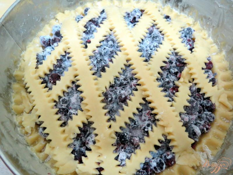 Фото приготовление рецепта: Пирог со смородиной шаг №10