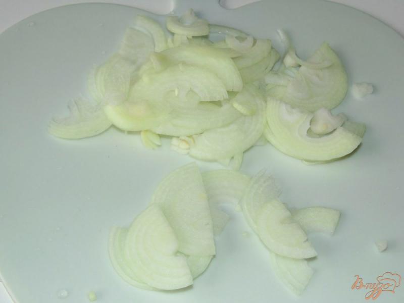 Фото приготовление рецепта: Салат из морской капусты и сельди шаг №1