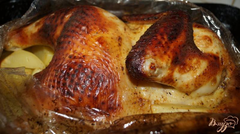 Фото приготовление рецепта: Курица, запеченная с картофелью шаг №6