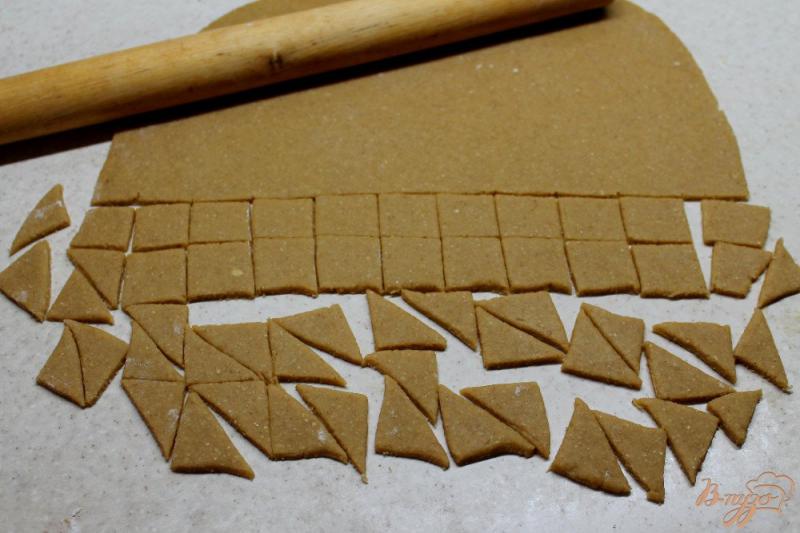 Фото приготовление рецепта: Печенье «Снежные елочки» на овсяной и пшеничной муке шаг №5