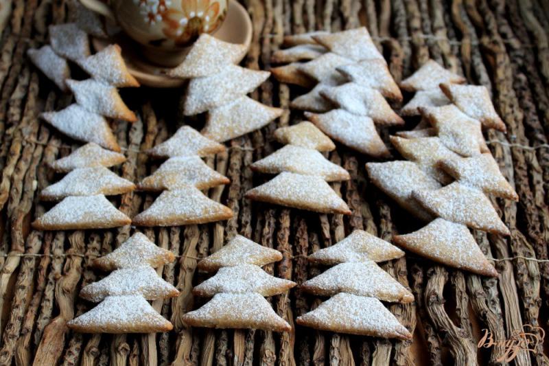 Фото приготовление рецепта: Печенье «Снежные елочки» на овсяной и пшеничной муке шаг №7