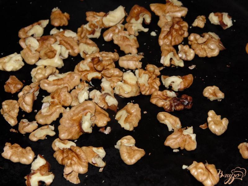 Фото приготовление рецепта: Домашние конфеты Медовые с грецким орехом и изюмом шаг №1