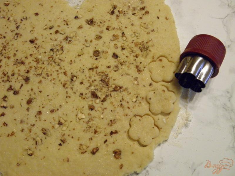 Фото приготовление рецепта: Печенье с грецкими орехами шаг №7
