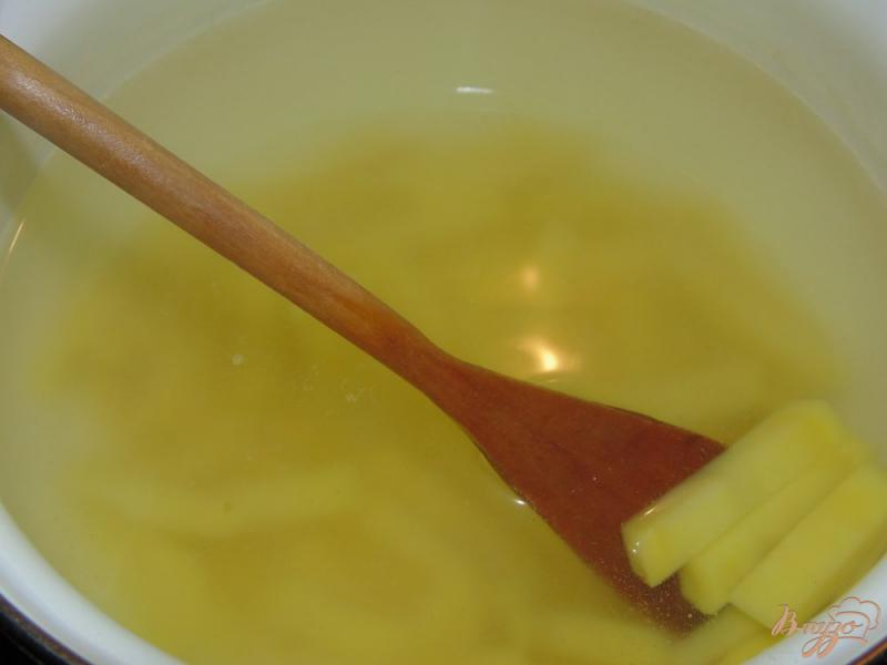 Фото приготовление рецепта: Грибной суп из вешенок с вермишелью шаг №6