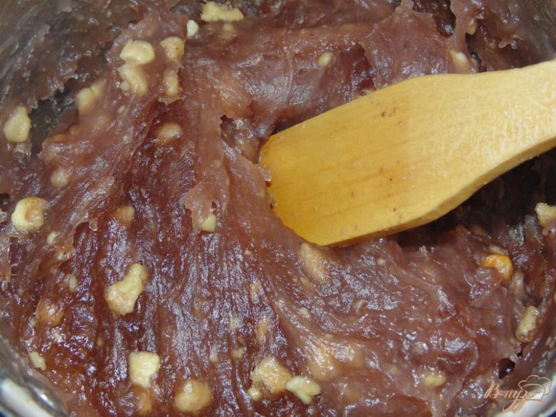 Фото приготовление рецепта: Домашний рахат-лукум с вишневым сиропом и орехами шаг №7