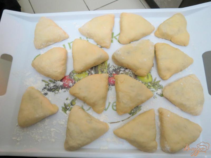 Фото приготовление рецепта: Пирожки дрожжевые с начинками шаг №10