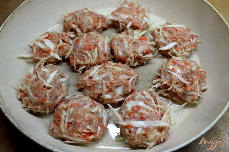 Фото приготовление рецепта: Тефтели из телятины и капусты шаг №5