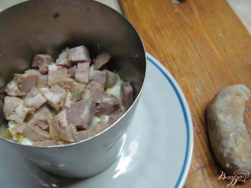Фото приготовление рецепта: Салат из пекинской капусты с домашней колбасой шаг №6