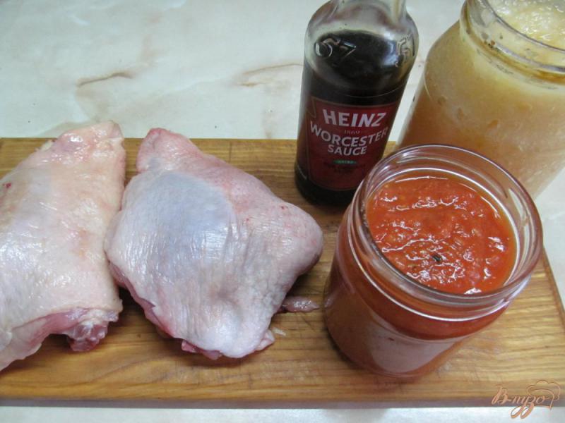 Фото приготовление рецепта: Куриные бедрышки под соусом барбекю и вареньем из персиков шаг №1