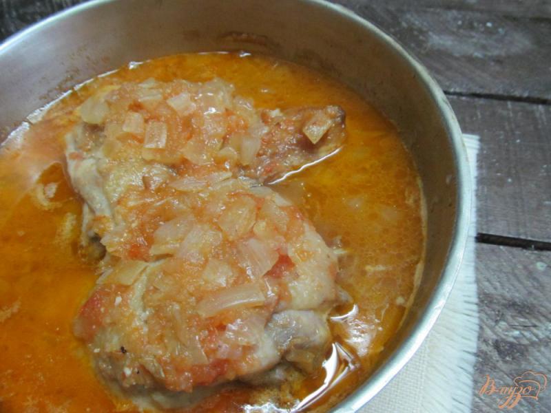 Фото приготовление рецепта: Куриные бедрышки под соусом барбекю и вареньем из персиков шаг №6