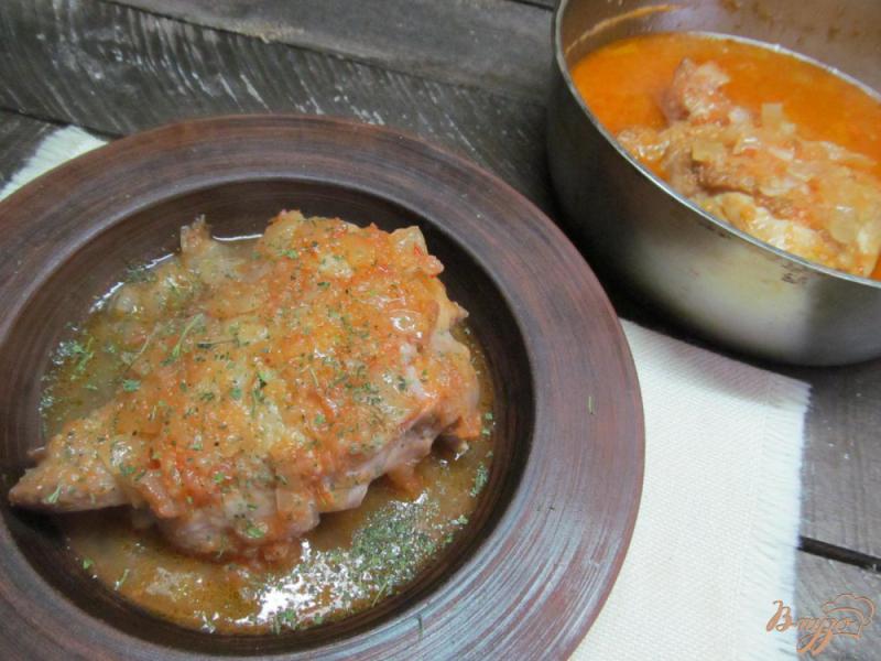 Фото приготовление рецепта: Куриные бедрышки под соусом барбекю и вареньем из персиков шаг №7