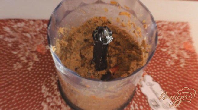 Фото приготовление рецепта: Паштет из куриной печени с маслинами шаг №5