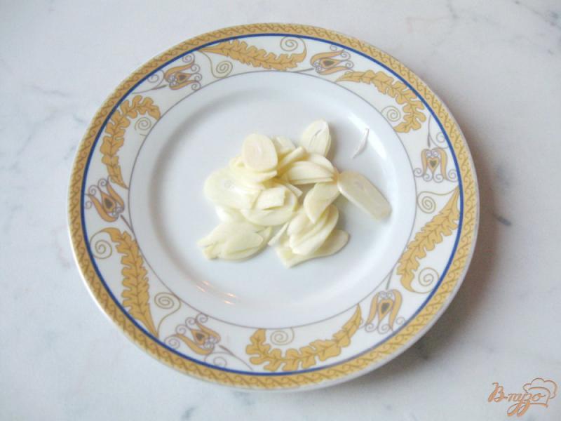 Фото приготовление рецепта: Салат с яблоком и сельдью. шаг №3