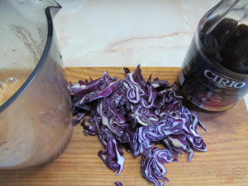 Фото приготовление рецепта: Салат из красной капусты шаг №2