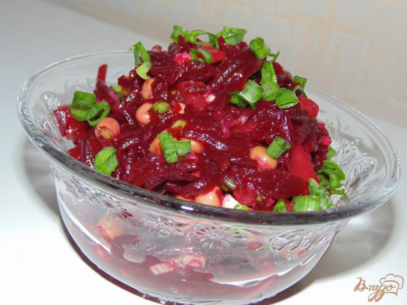 Фото приготовление рецепта: Салат из свеклы с маринованным огурчиком шаг №5