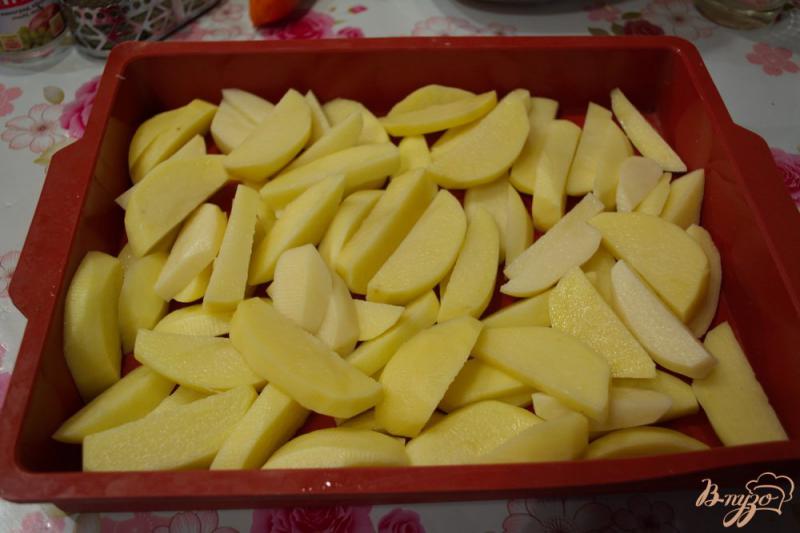 Фото приготовление рецепта: Картофель с куриными отбивными в духовке шаг №1