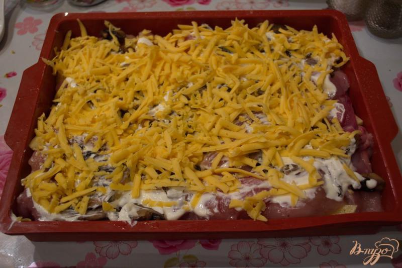 Фото приготовление рецепта: Картофель с куриными отбивными в духовке шаг №5
