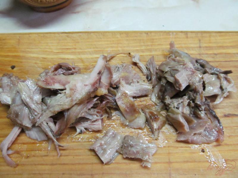 Фото приготовление рецепта: Утиное мясо с вермишелью в горшочке шаг №3