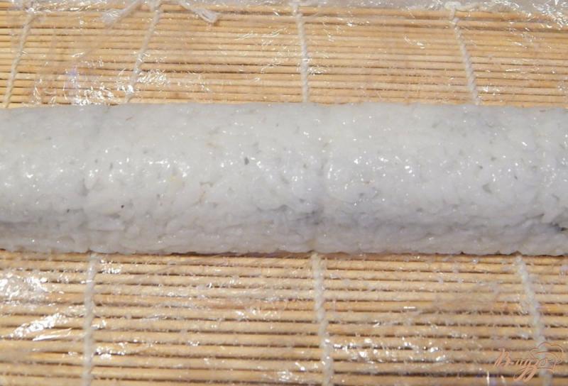 Фото приготовление рецепта: Роллы с селёдкой и сливочным сыром шаг №5