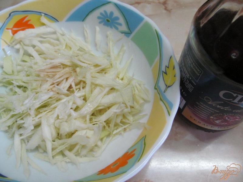 Фото приготовление рецепта: Салат из капусты с пастернаком и свеклой шаг №1
