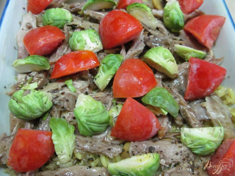 Фото приготовление рецепта: Запеканка с рисом брюссельской капустой и мясом шаг №3